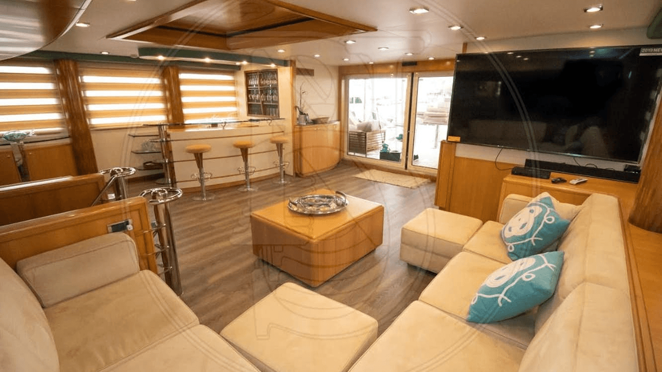 Angeles yacht thumbnail 3