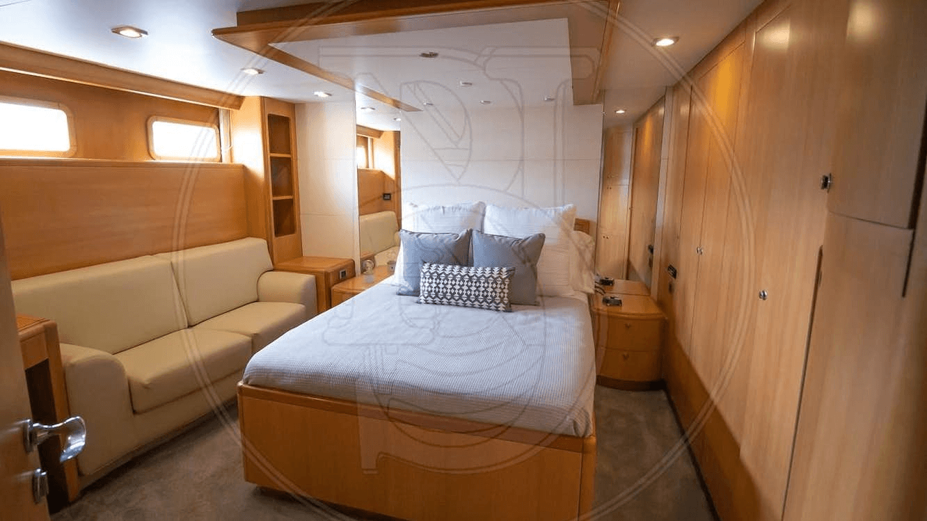 Angeles yacht thumbnail 22