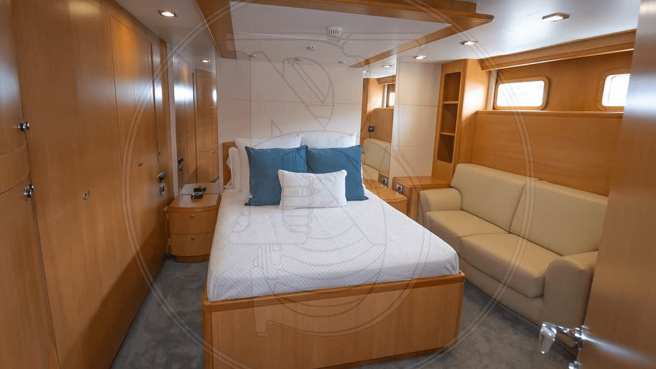 Angeles yacht thumbnail 24