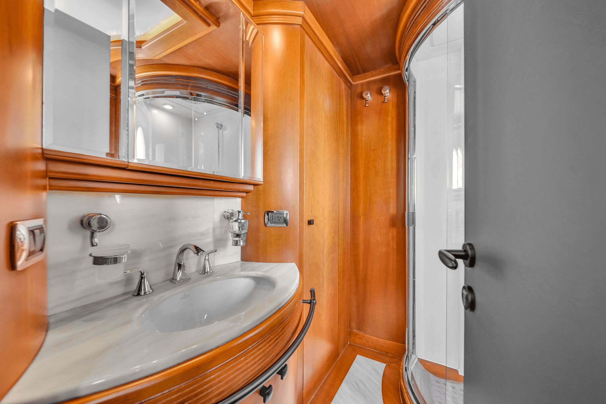 Infinity yacht thumbnail 18