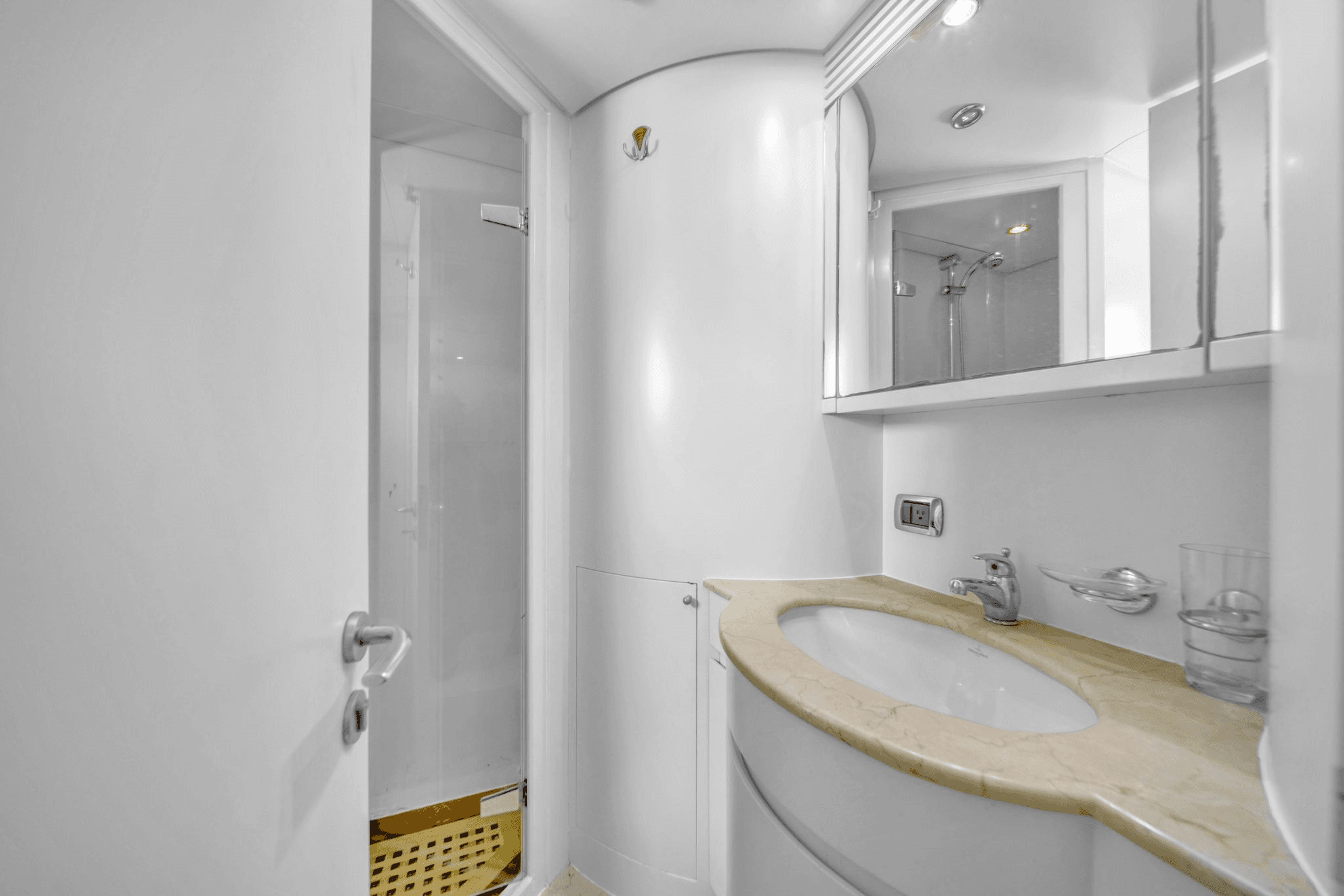 Infinity yacht thumbnail 27