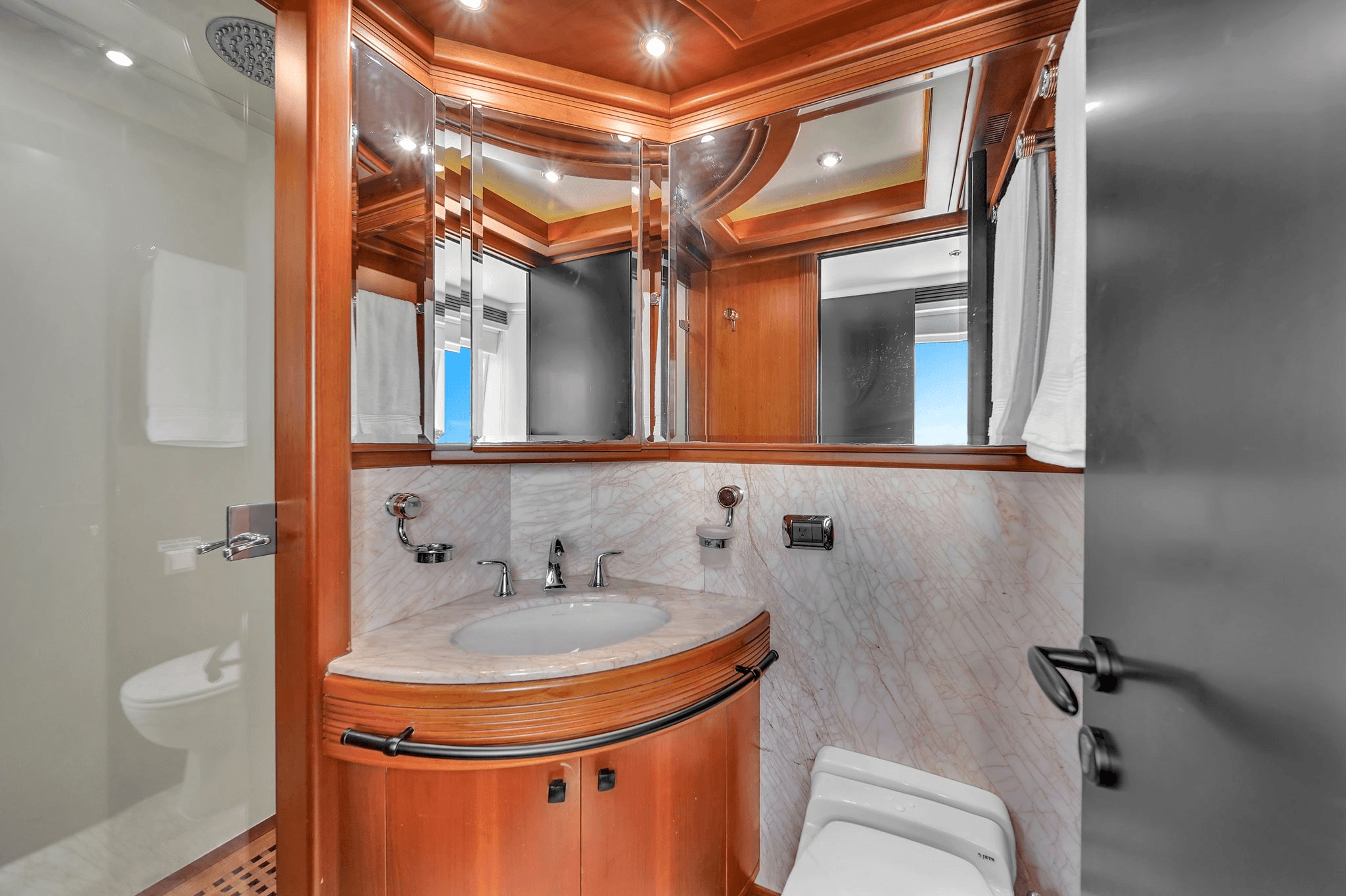 Infinity yacht thumbnail 31