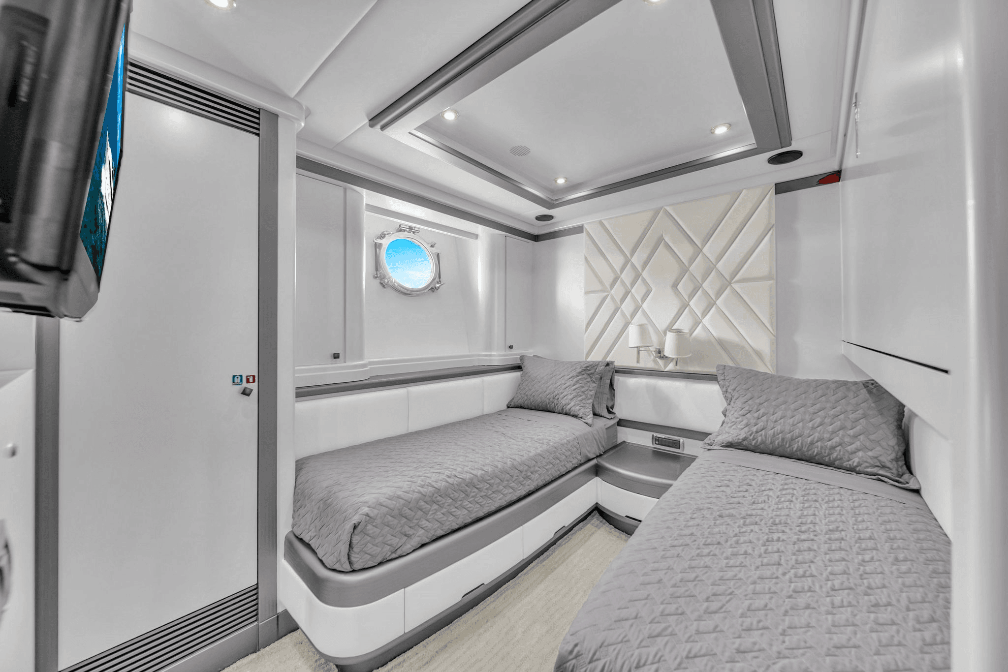 Infinity yacht thumbnail 33