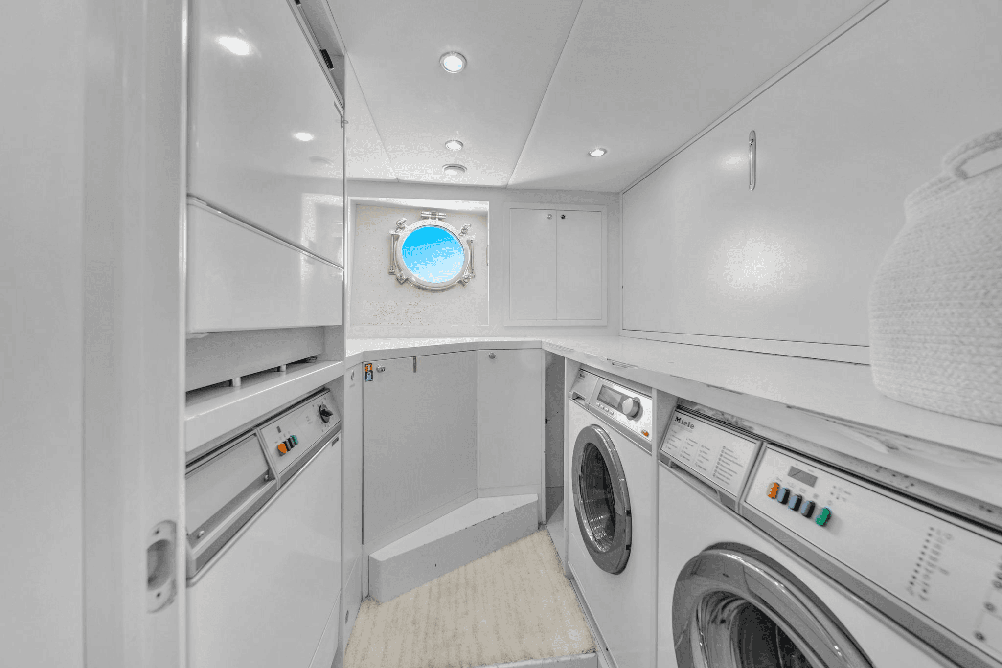 Infinity yacht thumbnail 35