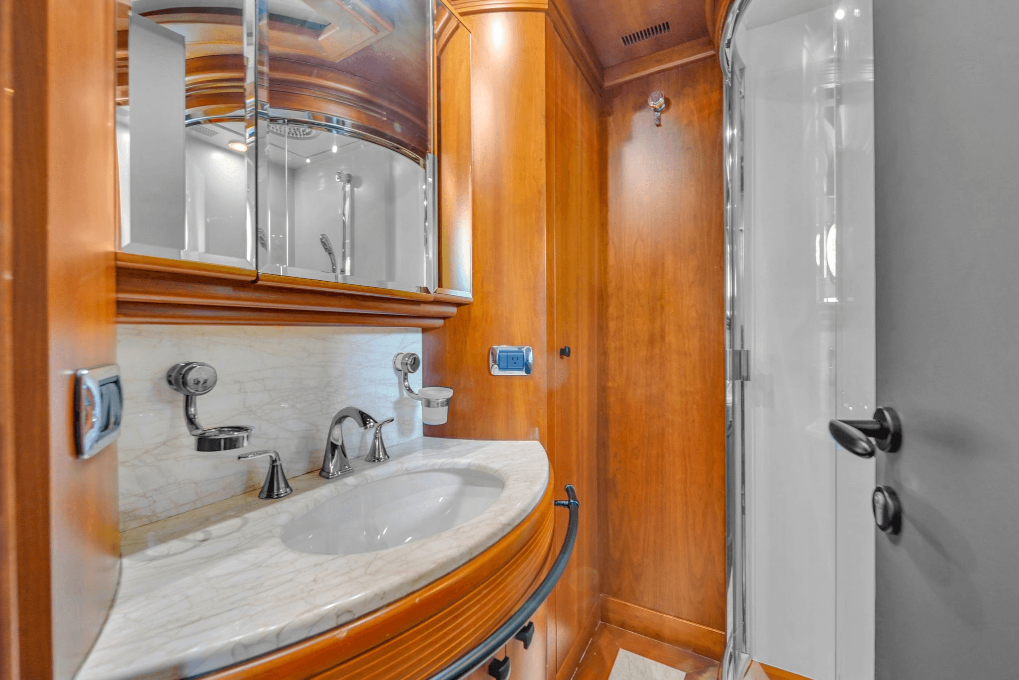 Infinity yacht thumbnail 41