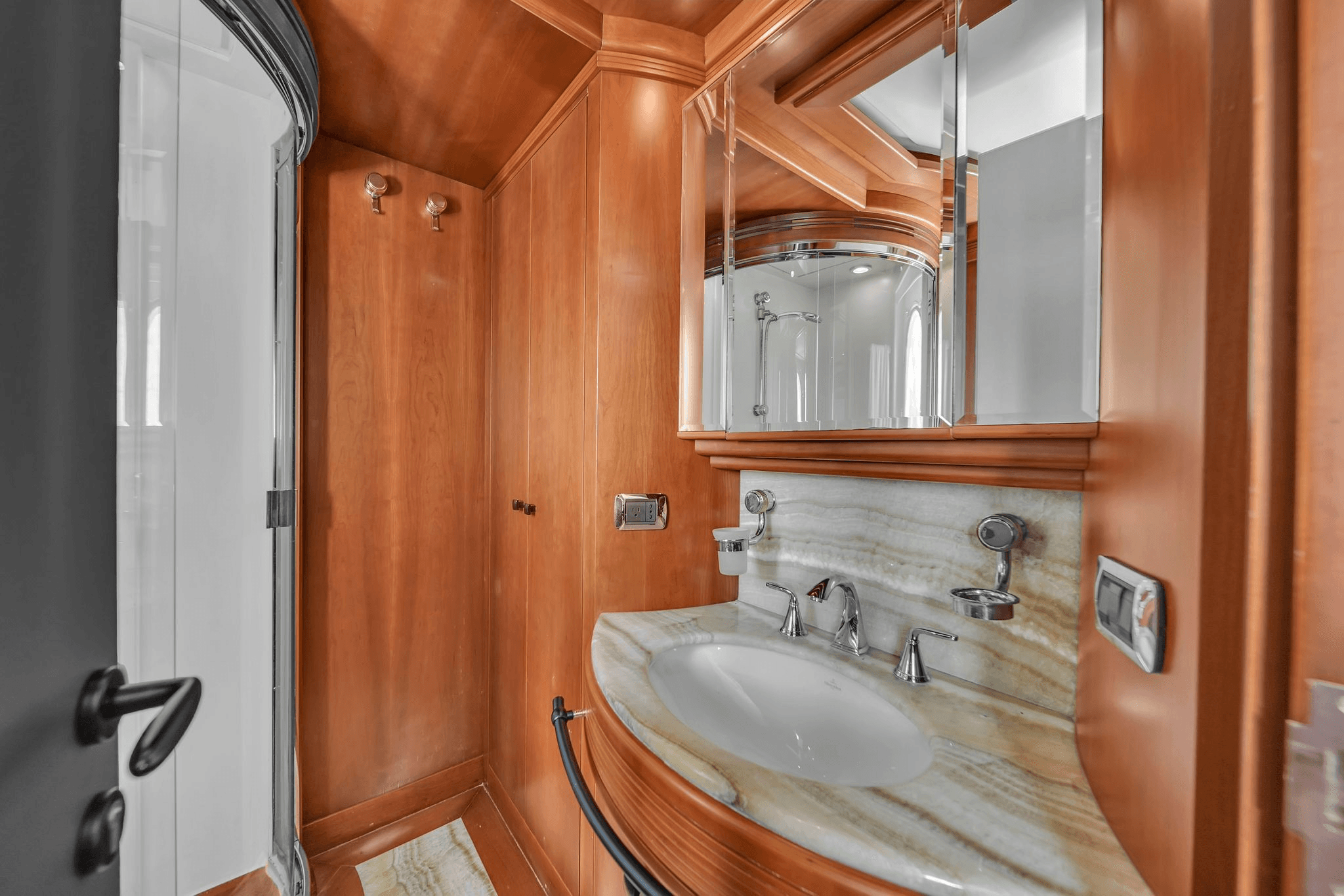 Infinity yacht thumbnail 42